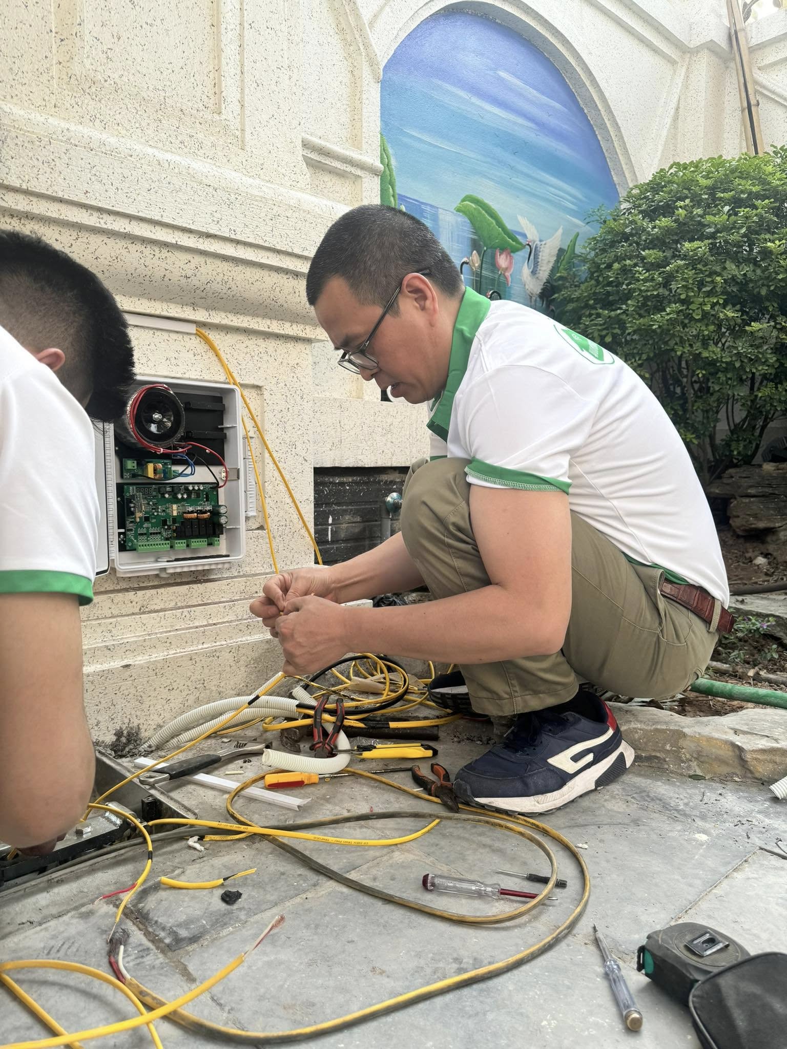 Kỹ thuật triển khai lắp đặt cổng tự động tay kéo