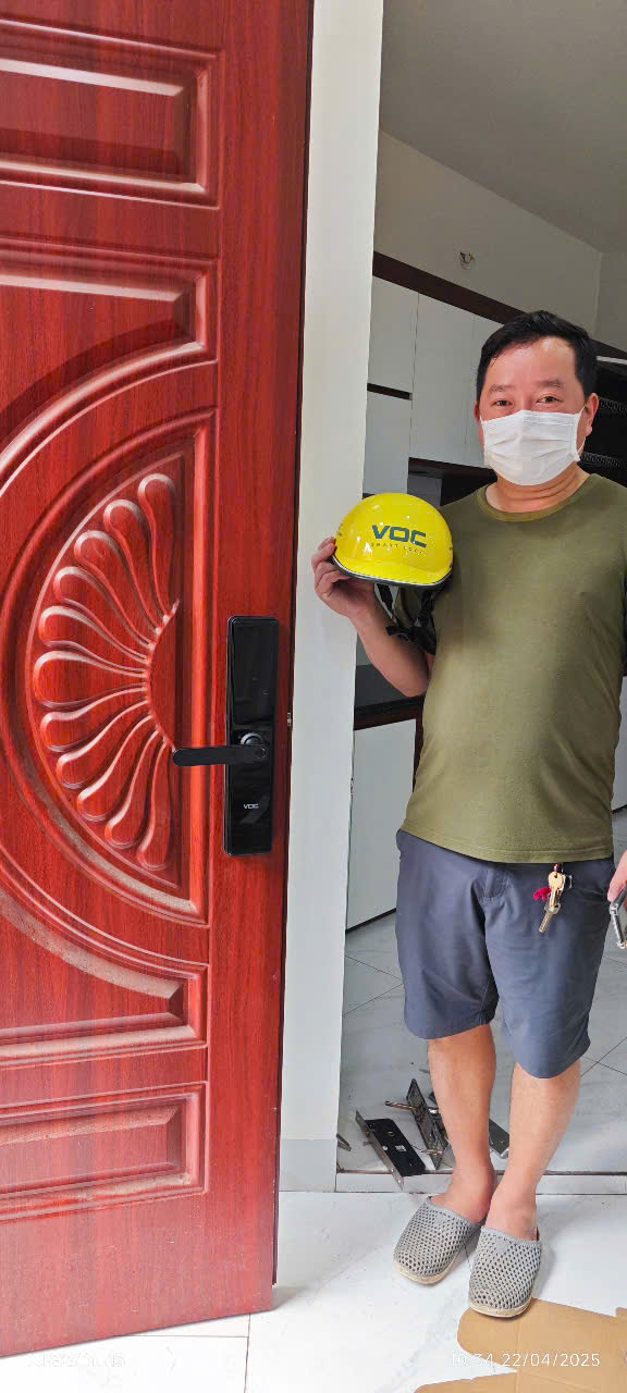 Lắp Khóa Vân Tay Cửa Thép Vân Gỗ Hoàng Gia Cao Cấp Giải Pháp An Toàn Và Tiện Nghi